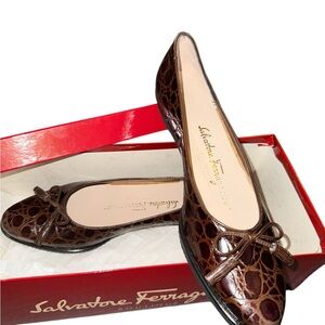 NIB VINTAGE! Salvatore Ferragamo Rare Brown Croc-Embossed Leather Flats